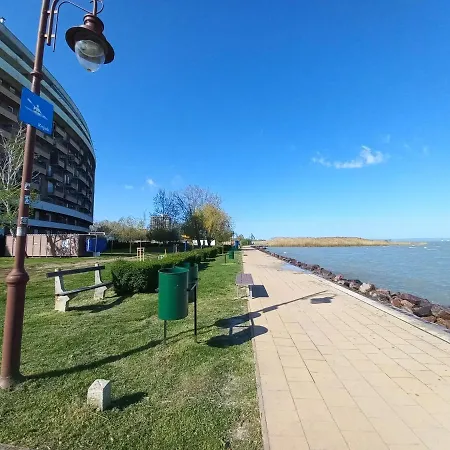 Carlos Apartman *